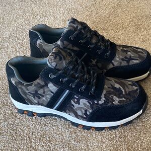 Indestructible Men's steel toe/safety Camo Lace-Up Boot Sneakers size EU 41